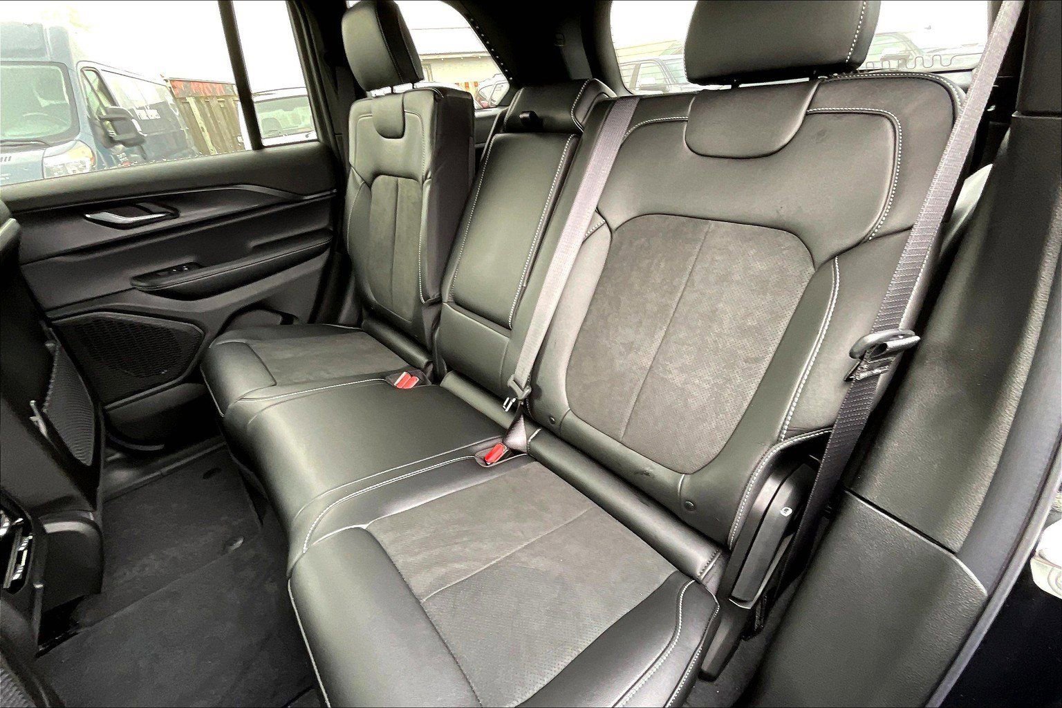 New 2025 Jeep Grand Cherokee Altitude image 11