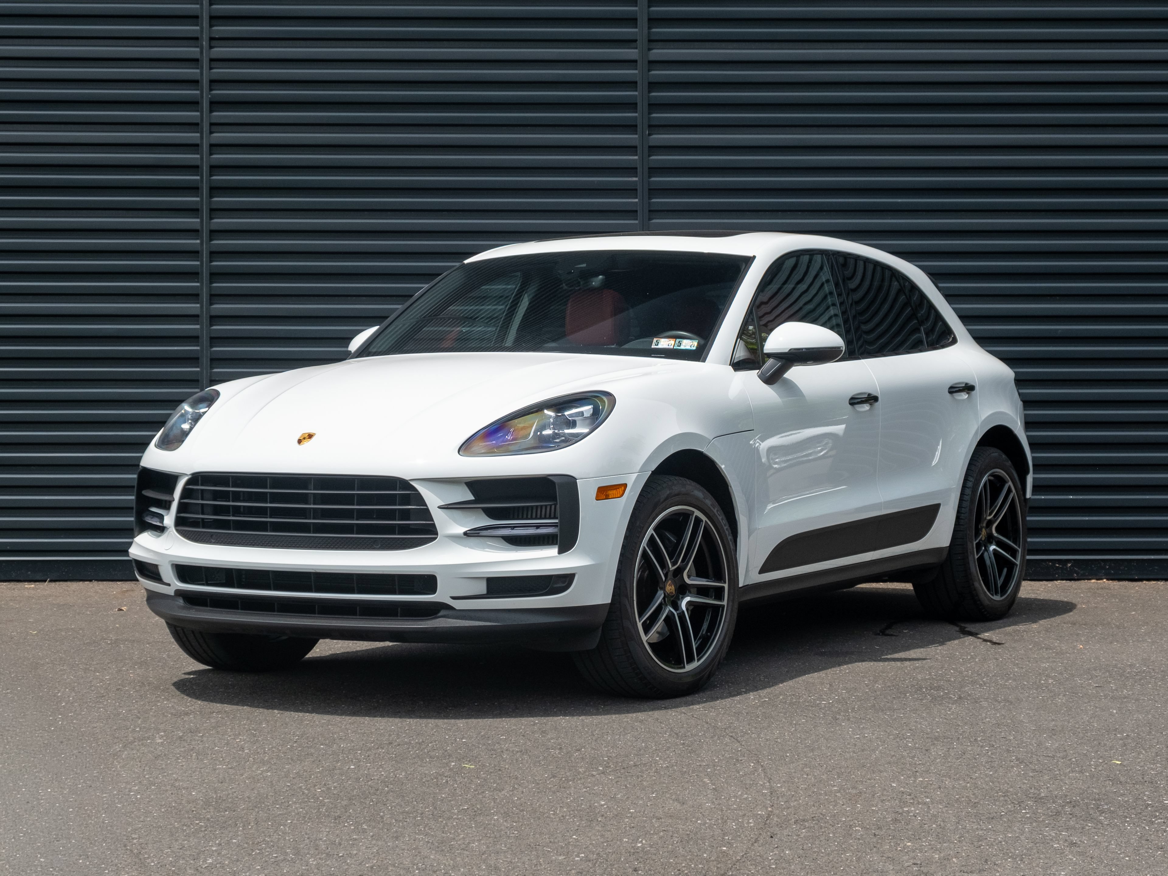 Certified 2021 Porsche Macan S AWD/4WD image 1