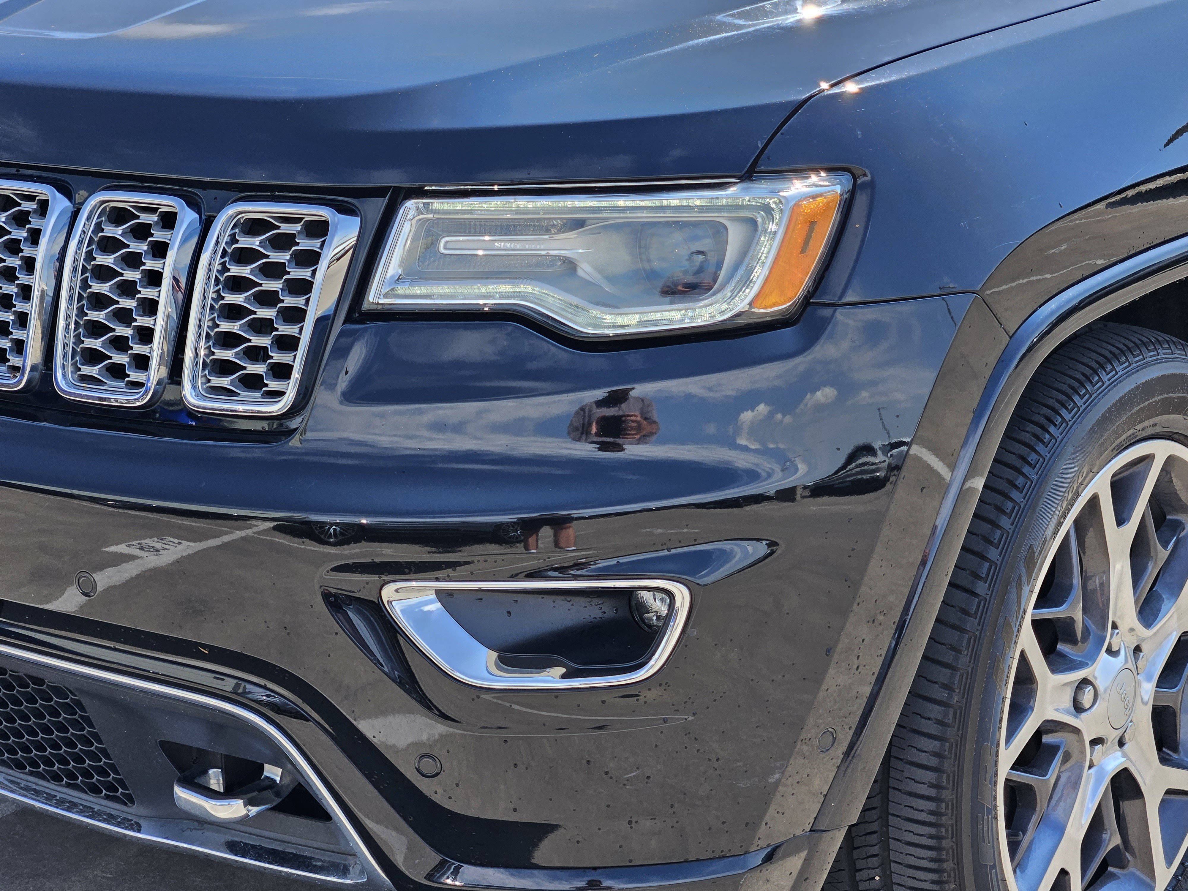 Used 2019 Jeep Grand Cherokee Overland AWD/4WD image 12