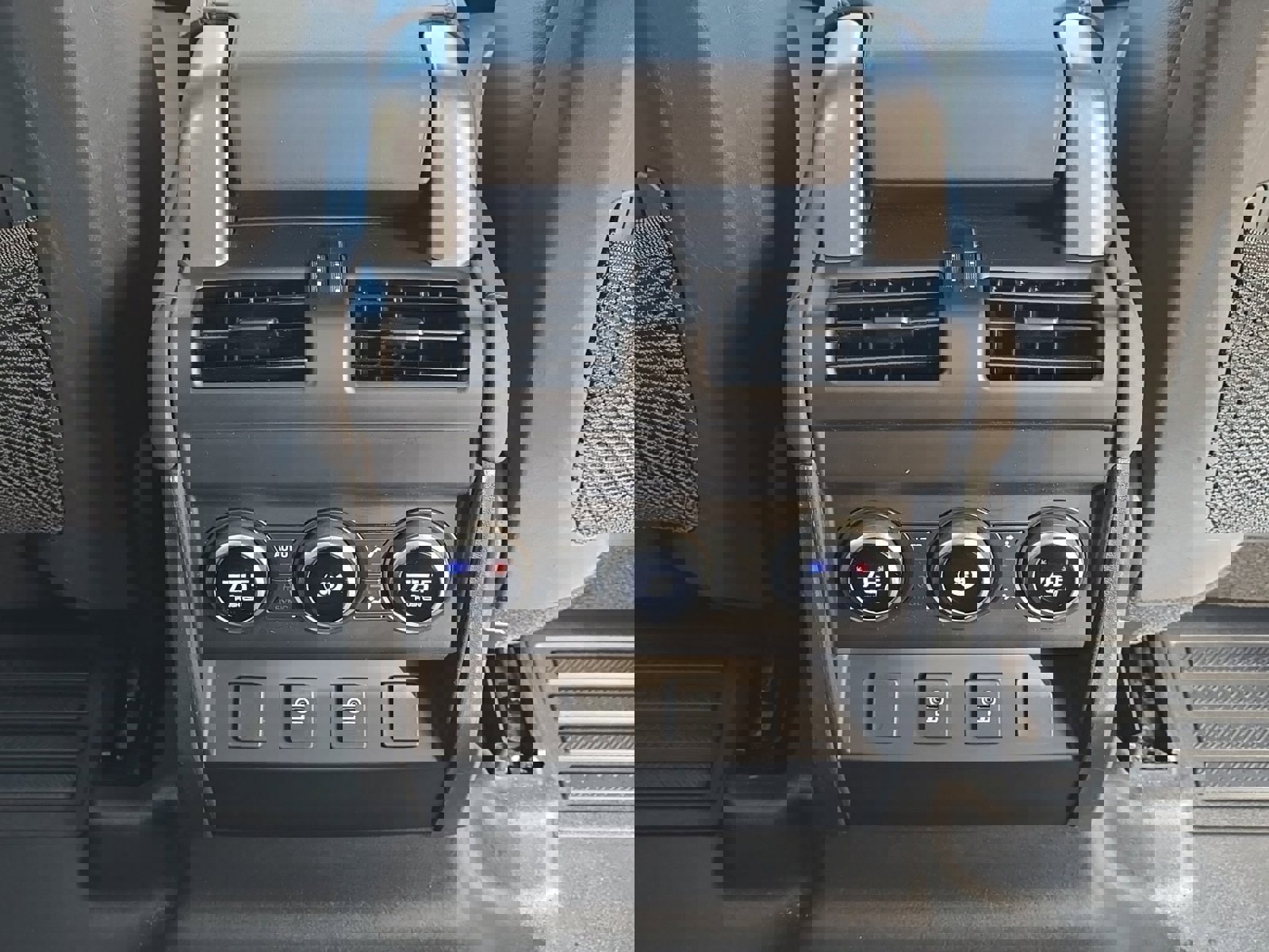 Certified 2024 Land Rover Defender 110 X-Dynamic SE image 24