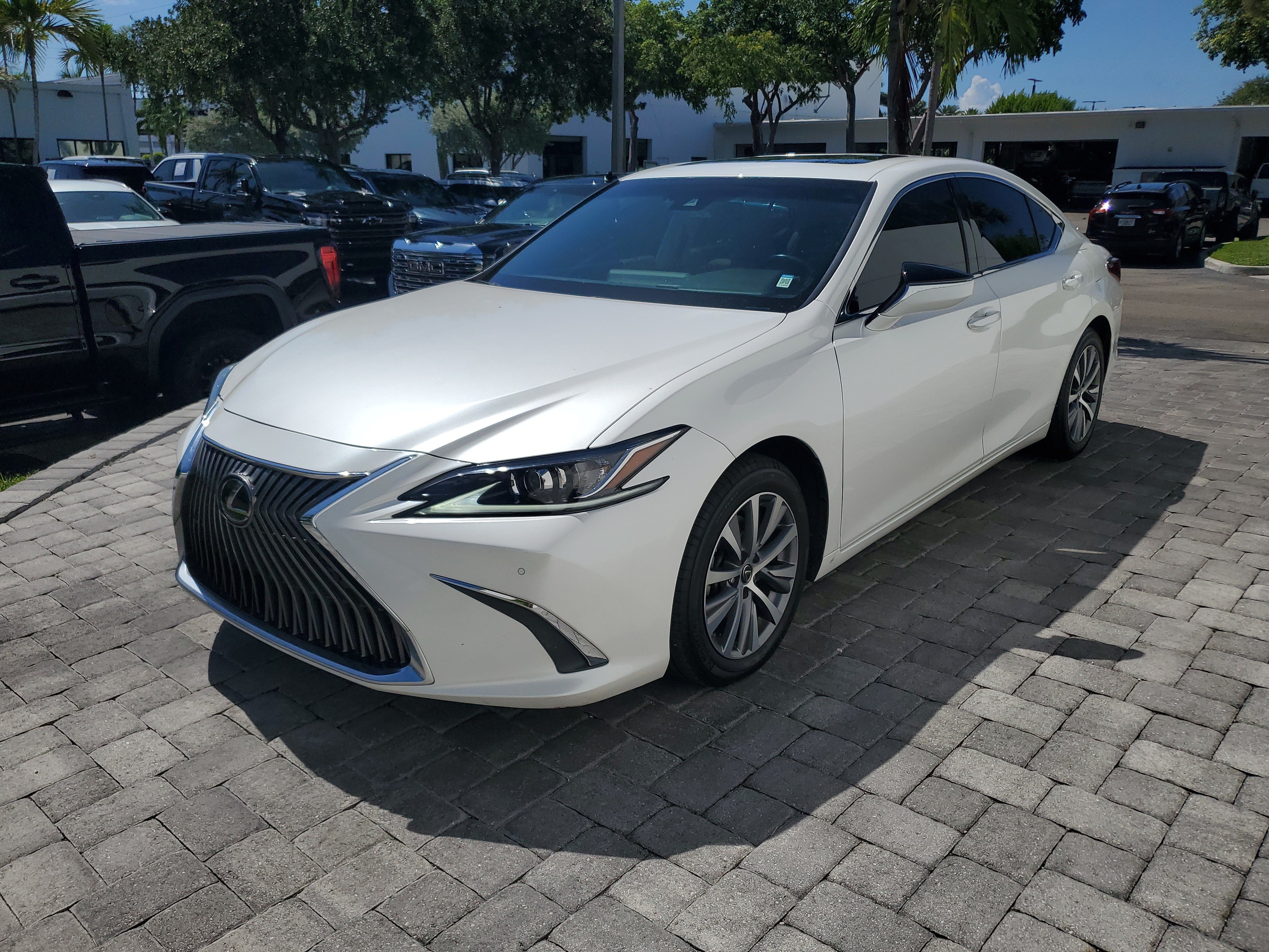 Used 2021 Lexus ES 350 w/ Premium Package FWD image 3