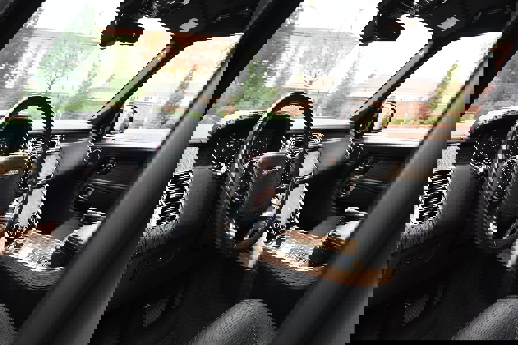 Used 2019 Land Rover Range Rover HSE image 13