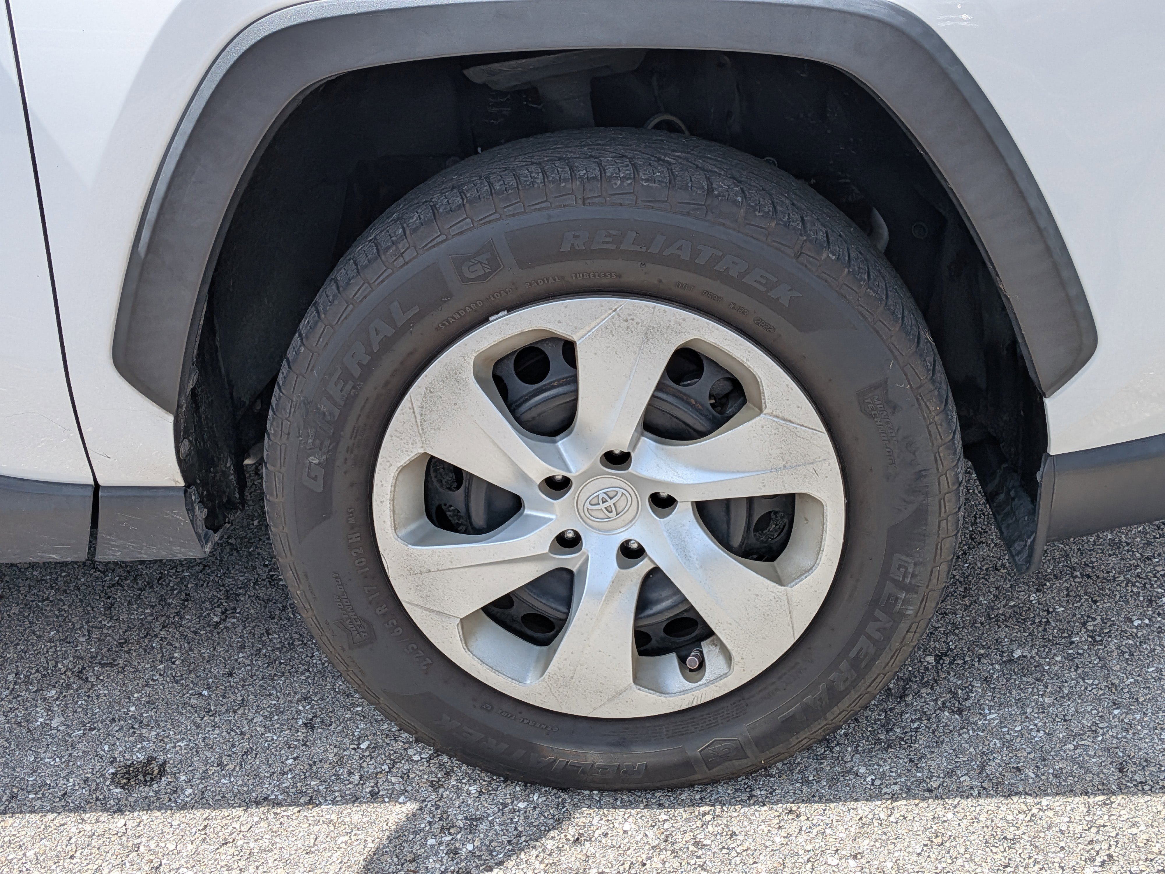 Used 2019 Toyota RAV4 LE image 11