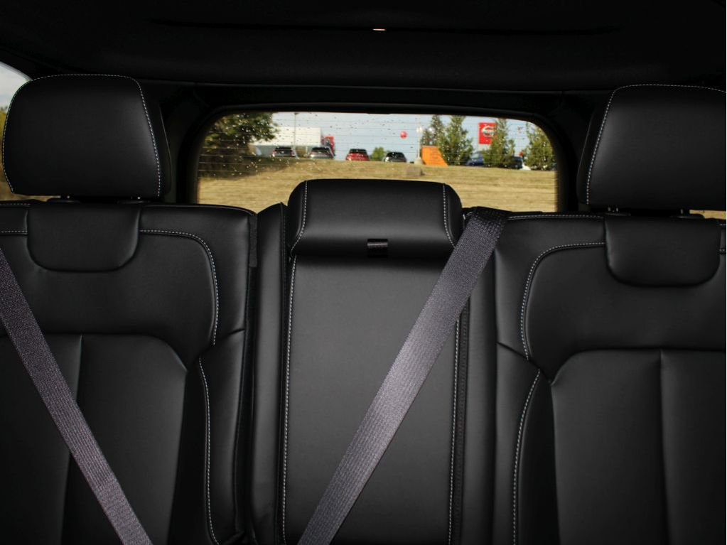 New 2025 Jeep Grand Cherokee Limited w/ Black Appearance Package image 21