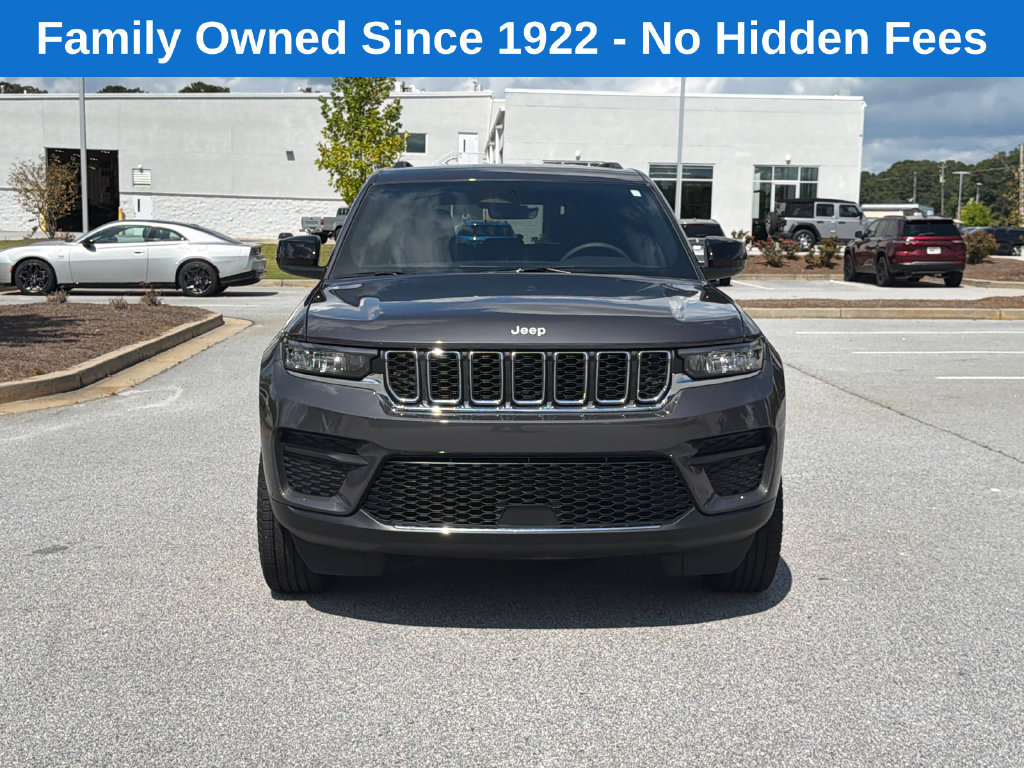 Used 2025 Jeep Grand Cherokee Laredo w/ Trailer Tow Package AWD/4WD image 2