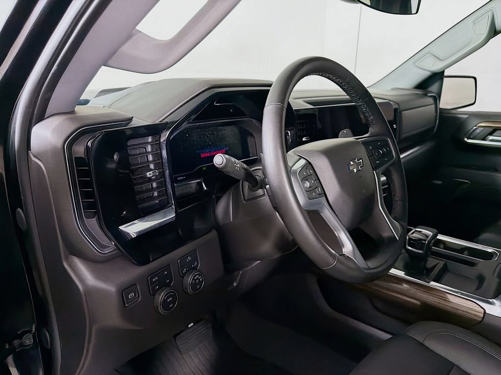 Used 2024 Chevrolet Silverado 1500 LT Trail Boss w/ Convenience Package II AWD/4WD image 10