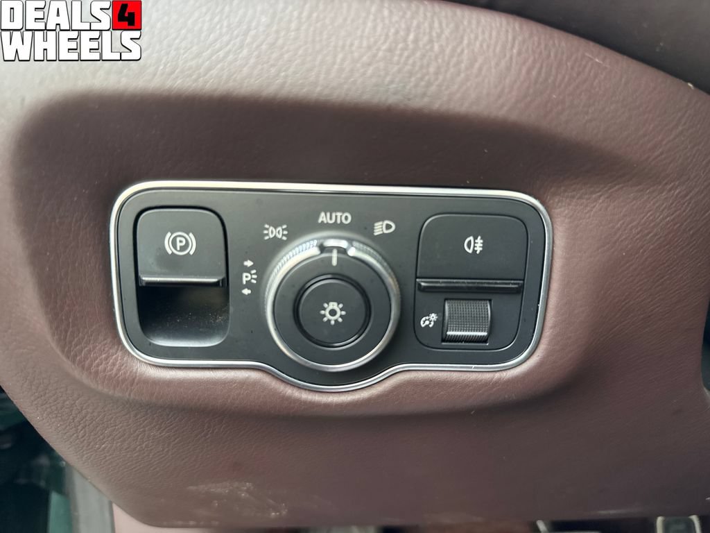 Used 2021 Aston Martin V8 Vantage Roadster RWD image 35