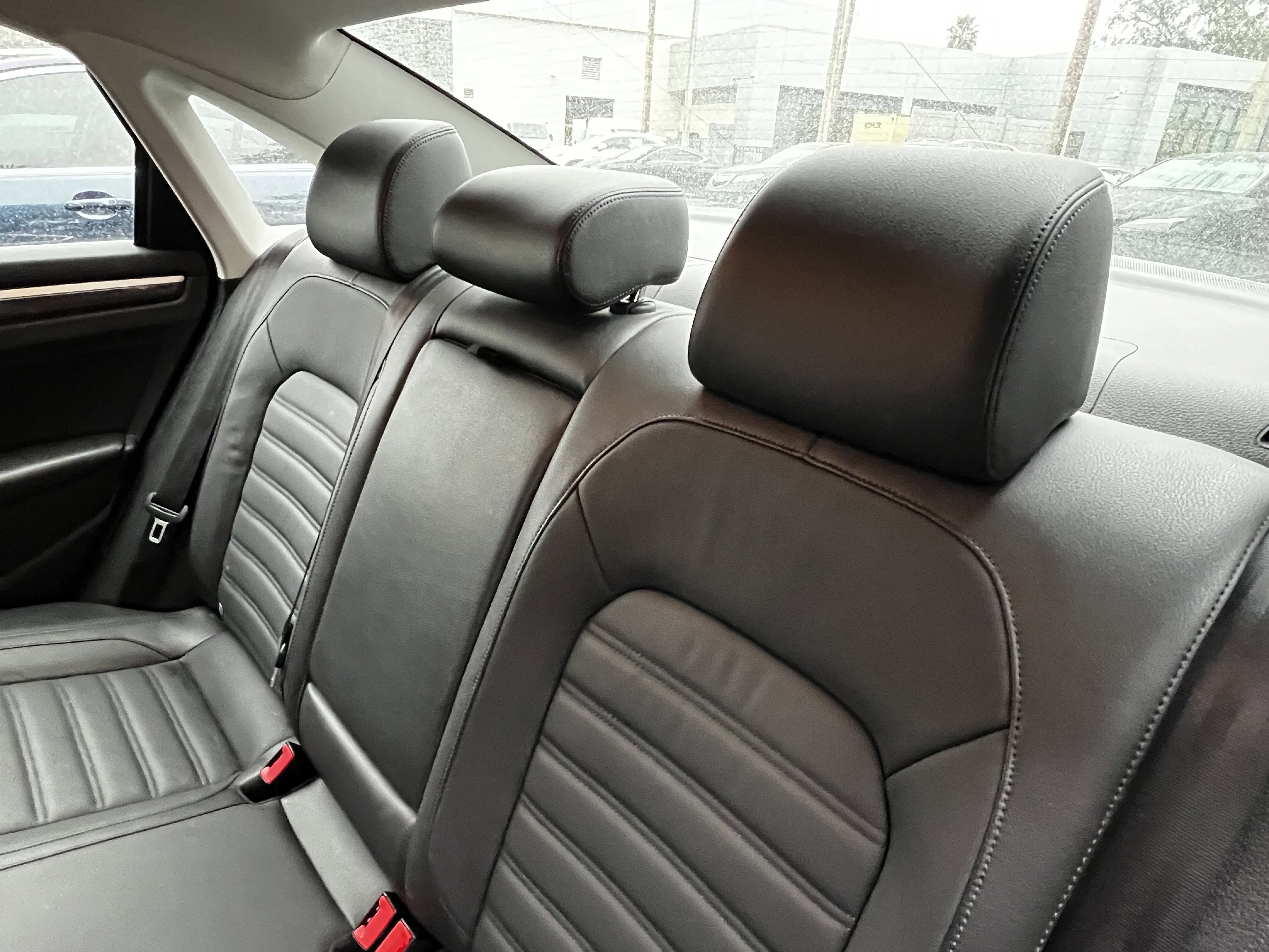 Used 2018 Volkswagen Passat 3.6 SEL Premium image 33