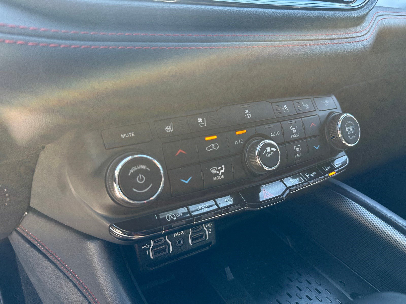 Used 2025 Dodge Durango GT AWD/4WD image 17