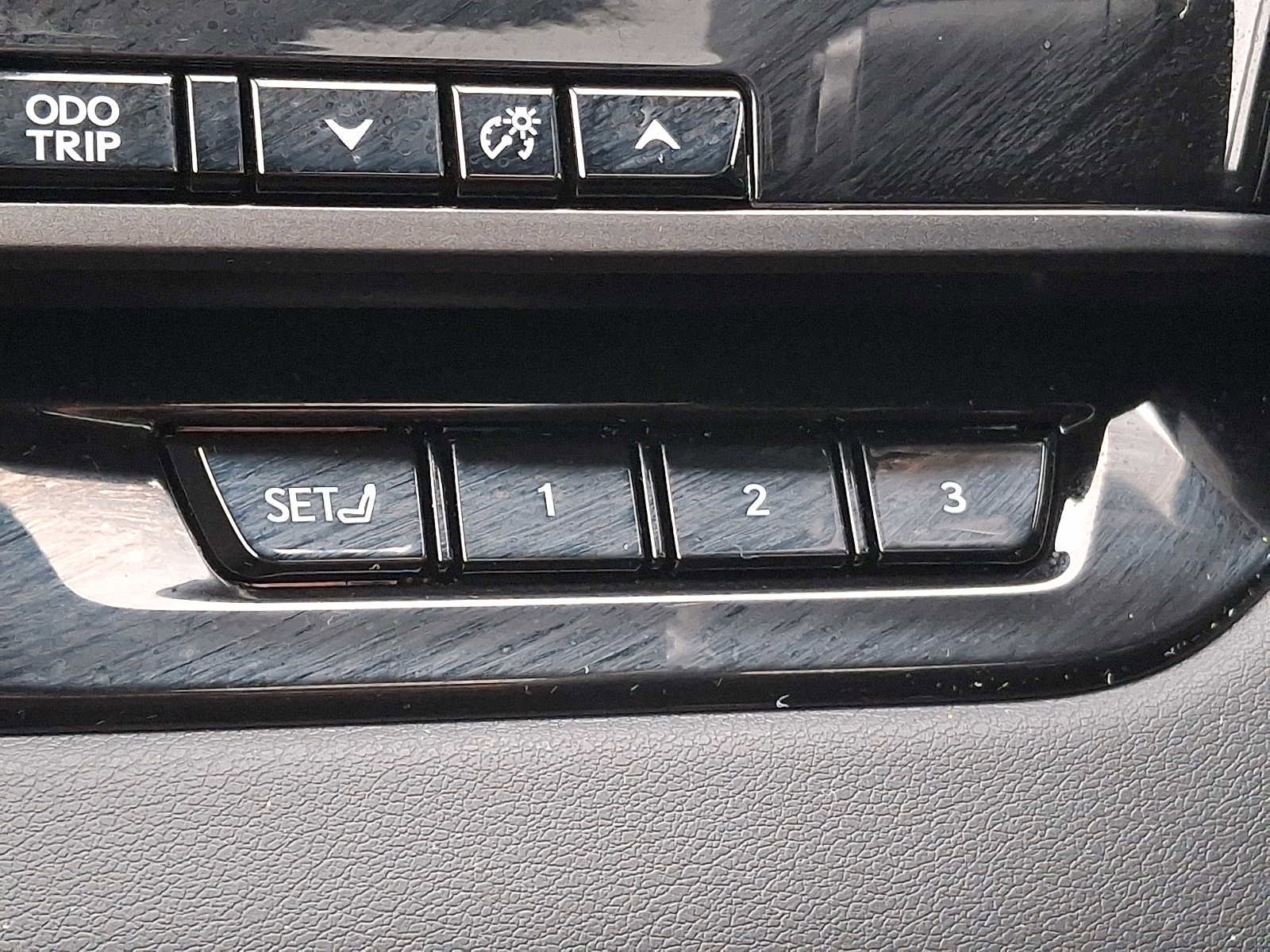 Used 2026 Lexus RX 350 Premium w/ Accessory Package (2T) image 22