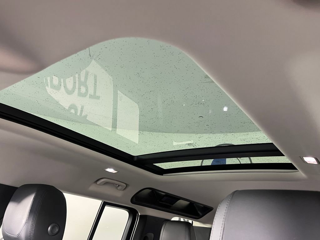 Used 2024 Land Rover Defender 110 S image 24