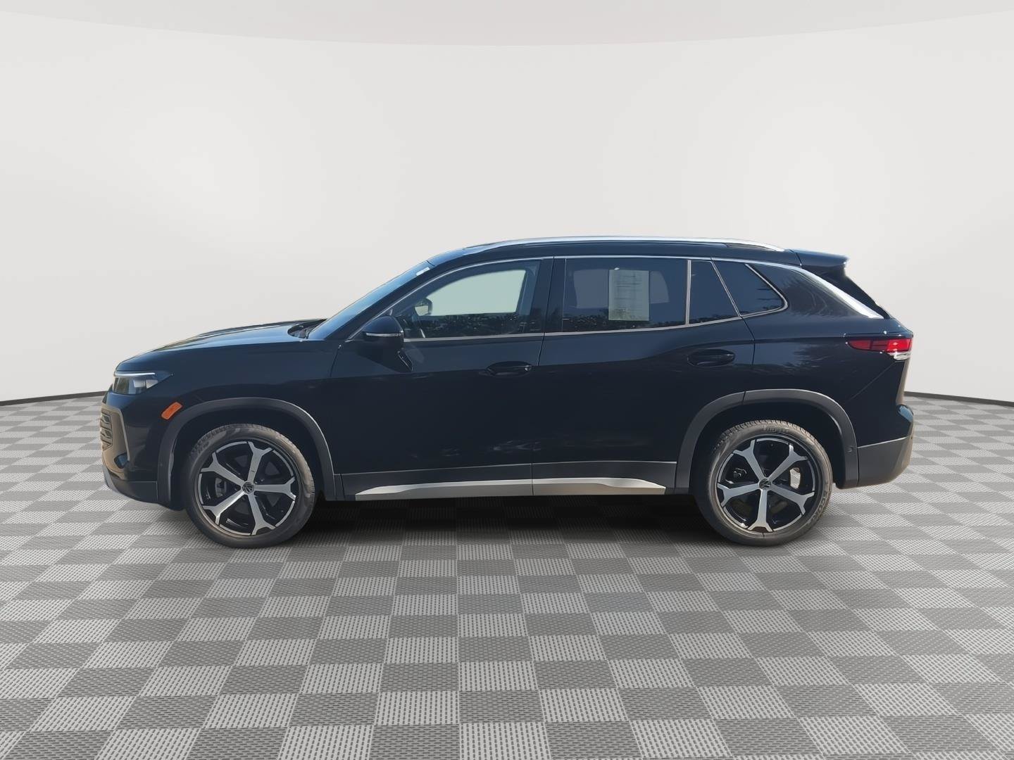 Certified 2025 Volkswagen Tiguan SE w/ Panoramic Sunroof Package AWD/4WD image 5
