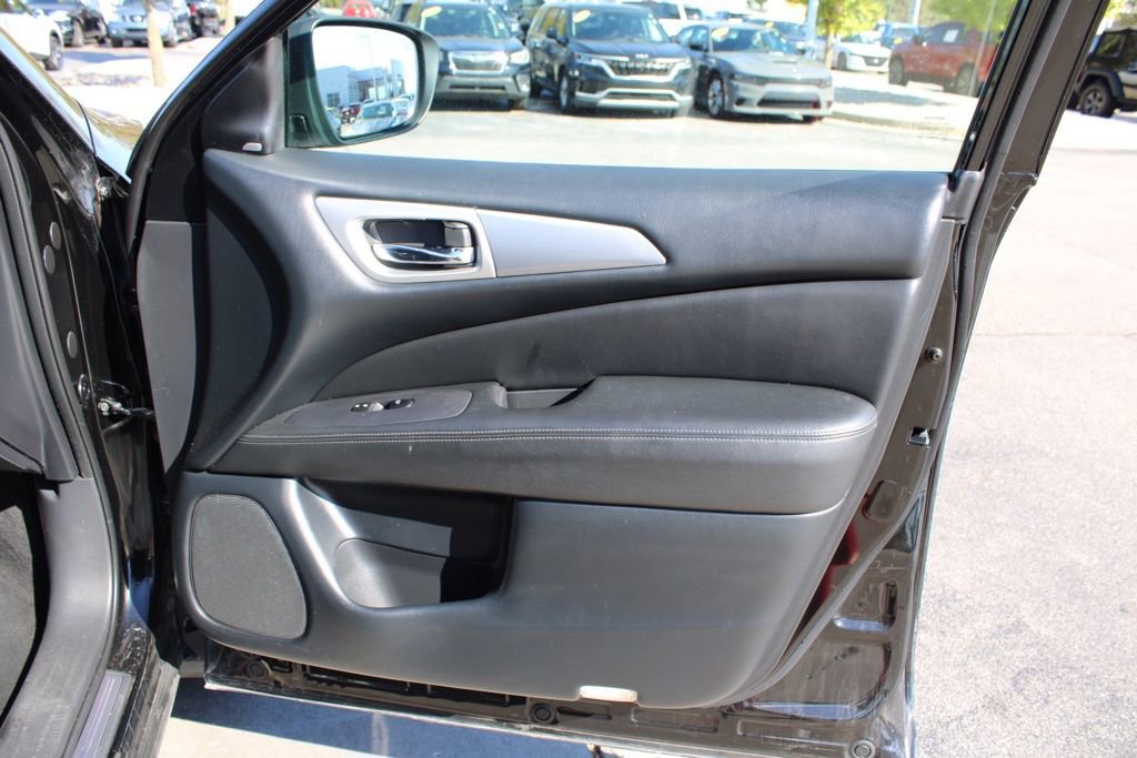 Used 2018 Nissan Pathfinder SL w/ Cargo Package image 23