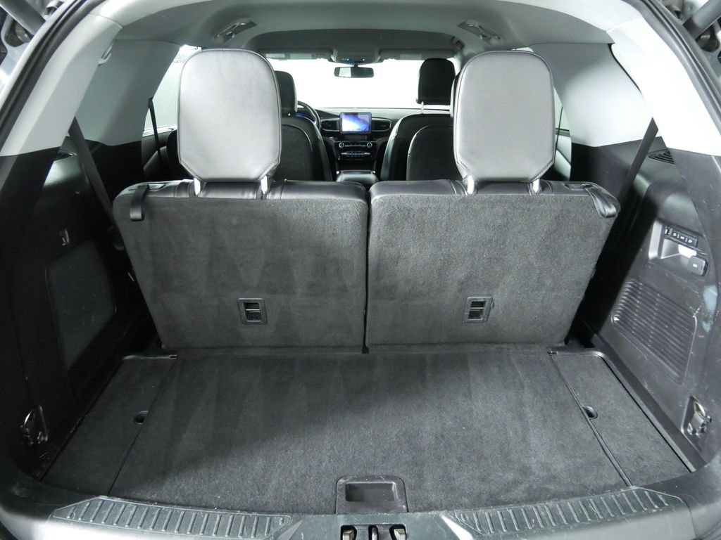 Used 2021 Ford Explorer Limited w/ Equipment Group 301A AWD/4WD image 17