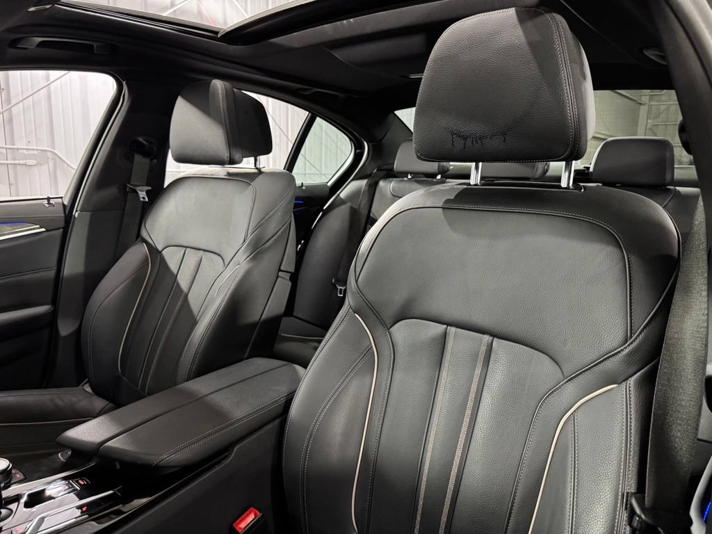 Used 2023 BMW M550i xDrive AWD/4WD image 40