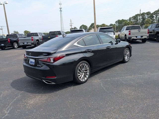 Used 2022 Lexus ES 350 Ultra Luxury w/ Accessory Package 2 FWD image 3