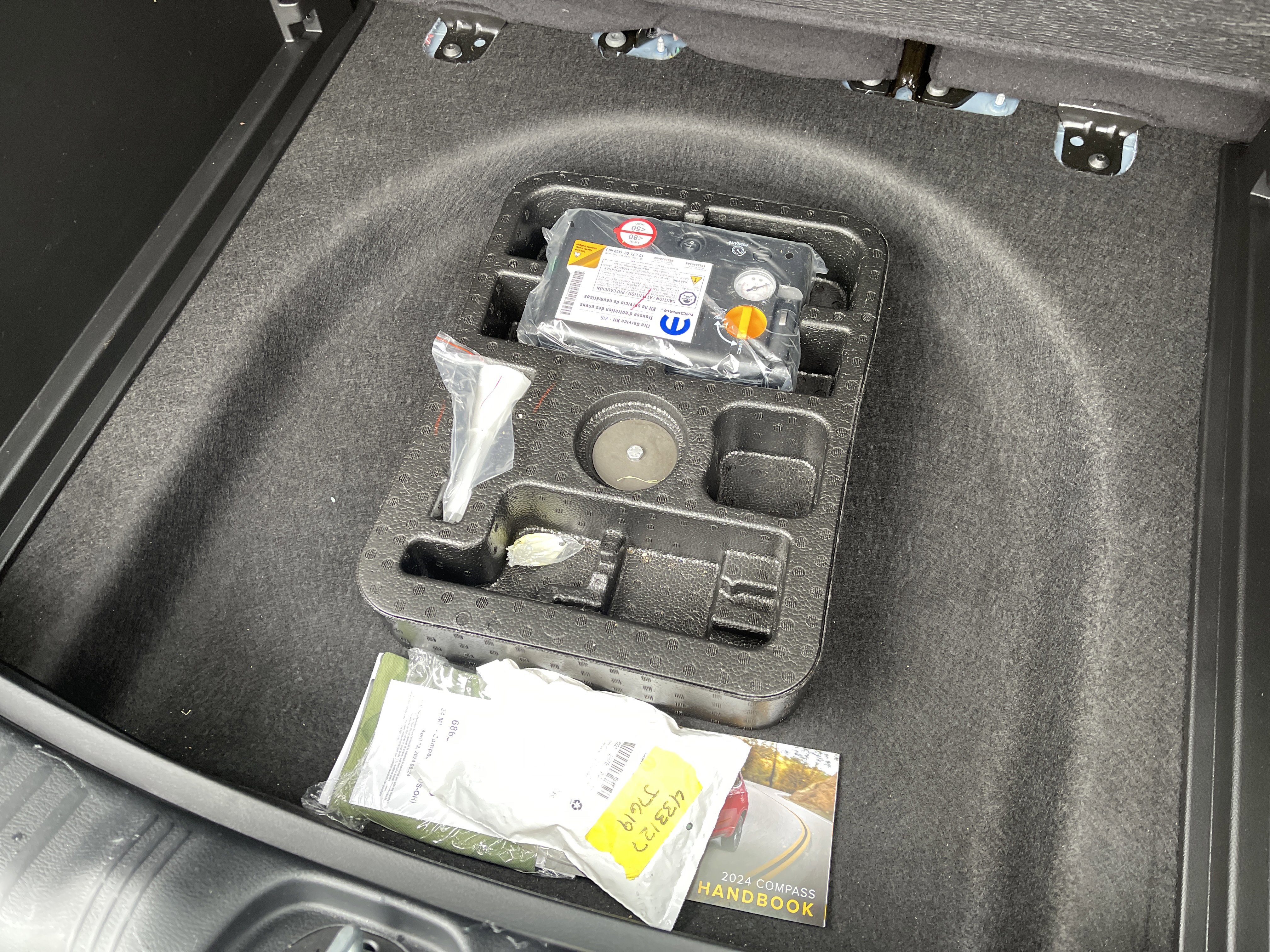 Used 2024 Jeep Compass Latitude image 40