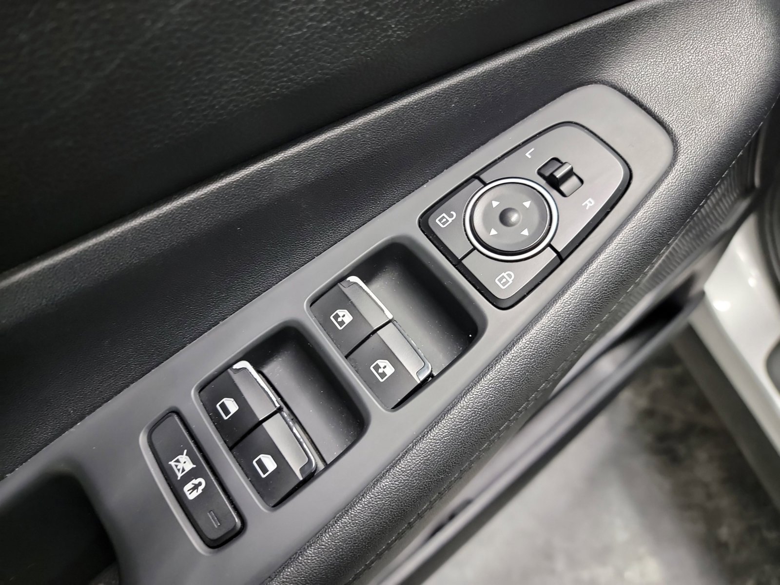 Used 2019 Hyundai Santa Fe SEL image 14