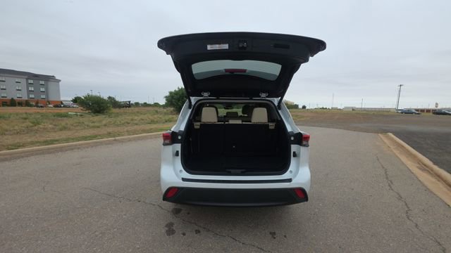 Used 2023 Toyota Highlander XLE AWD/4WD image 27