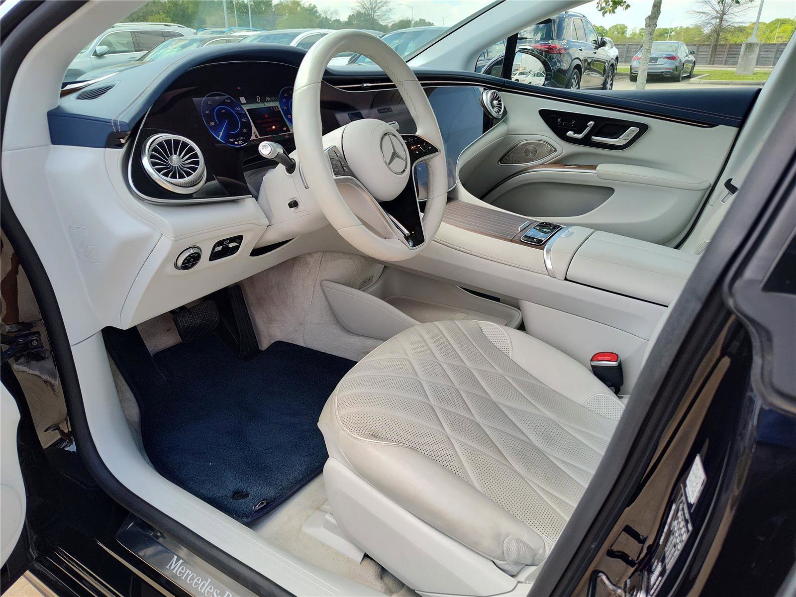 Certified 2022 Mercedes-Benz EQS 580 4MATIC Sedan image 2