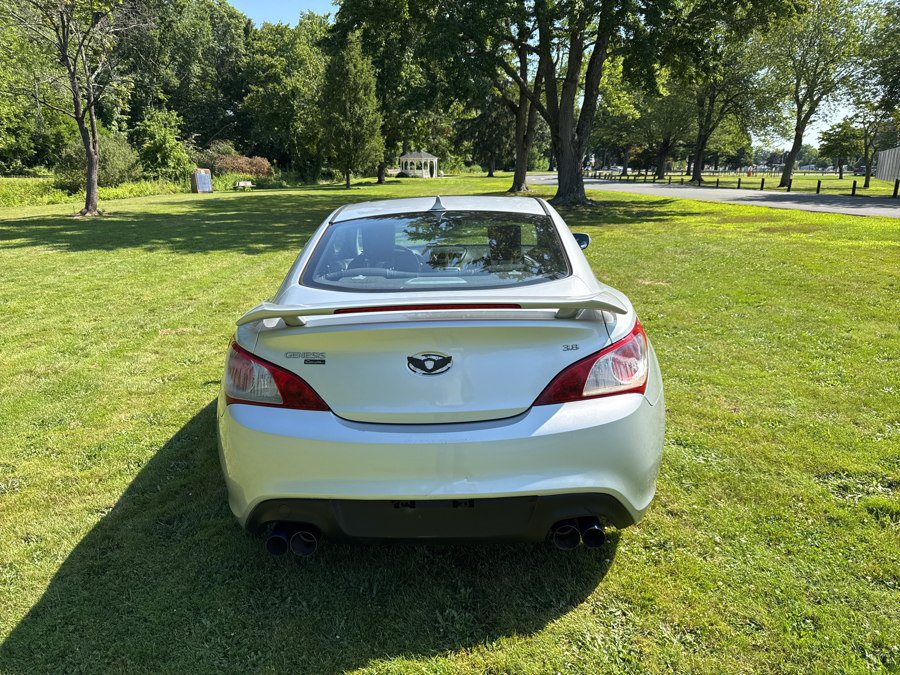 Used 2010 Hyundai Genesis 3.8 RWD image 24