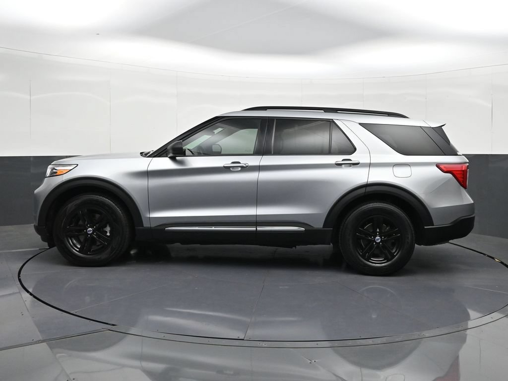 Used 2023 Ford Explorer XLT RWD image 2