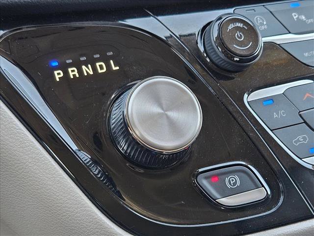 Used 2023 Chrysler Pacifica Touring-L FWD image 18