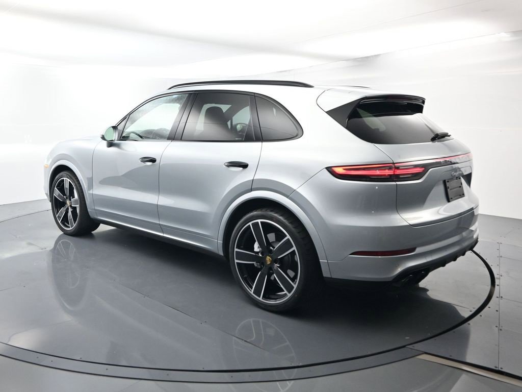 Used 2022 Porsche Cayenne Turbo image 3