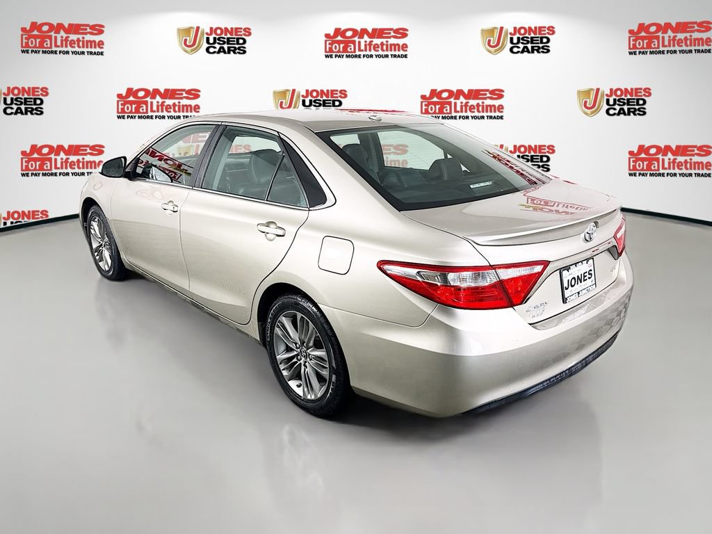 Used 2017 Toyota Camry SE w/ Moonroof Package FWD image 2