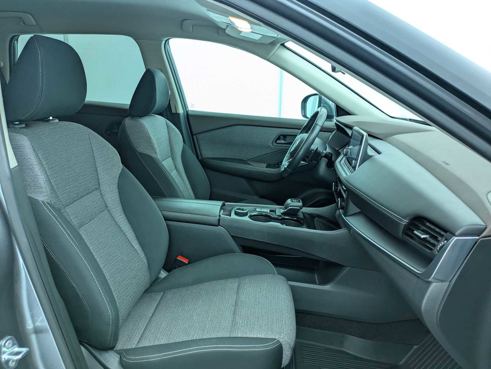Used 2021 Nissan Rogue S AWD/4WD image 21
