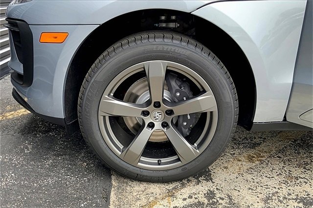 New 2025 Porsche Macan image 15