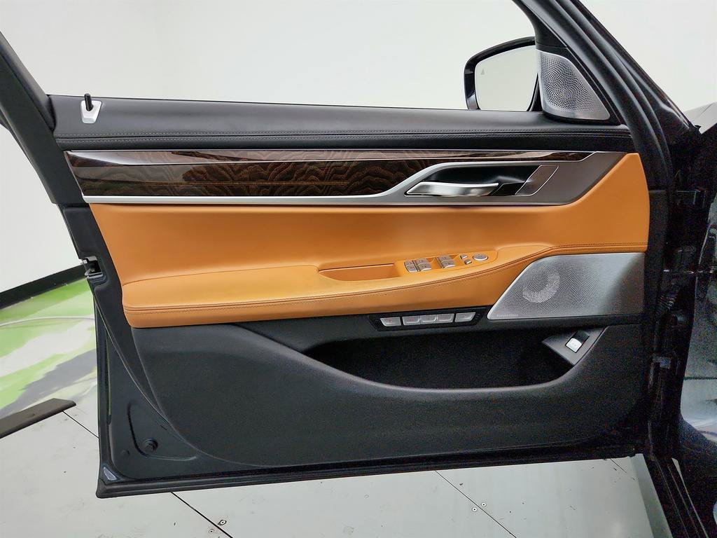 Used 2018 BMW 750i RWD image 24