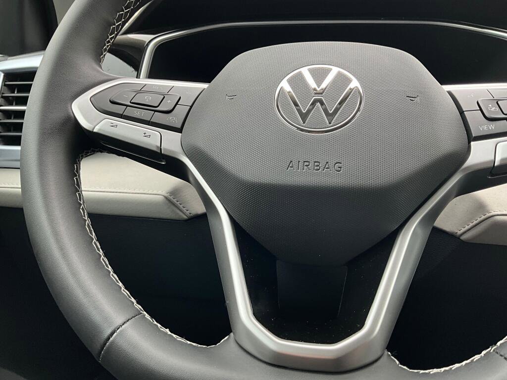 New 2026 Volkswagen Taos SE image 23
