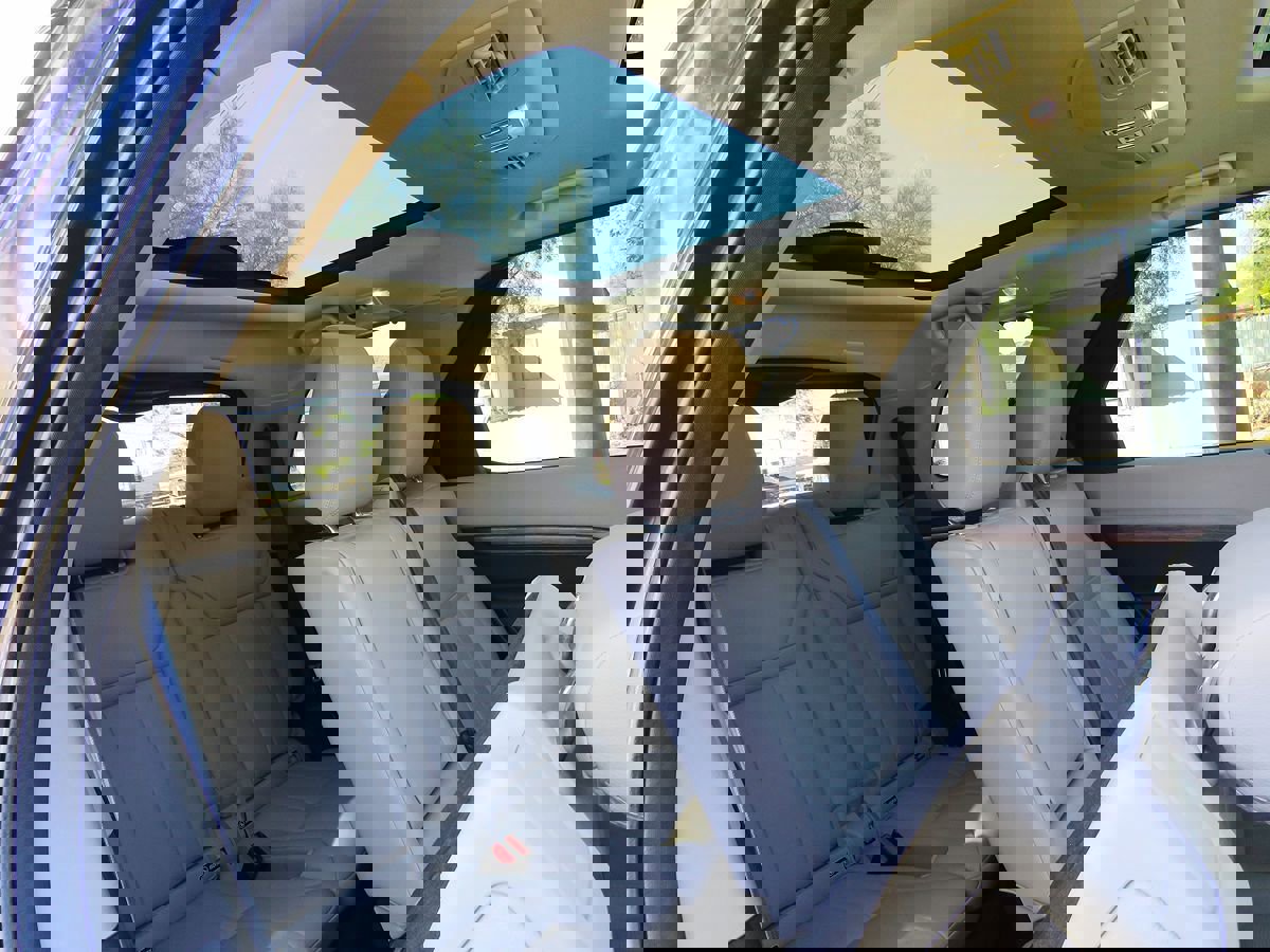 Used 2018 Land Rover Discovery HSE image 19