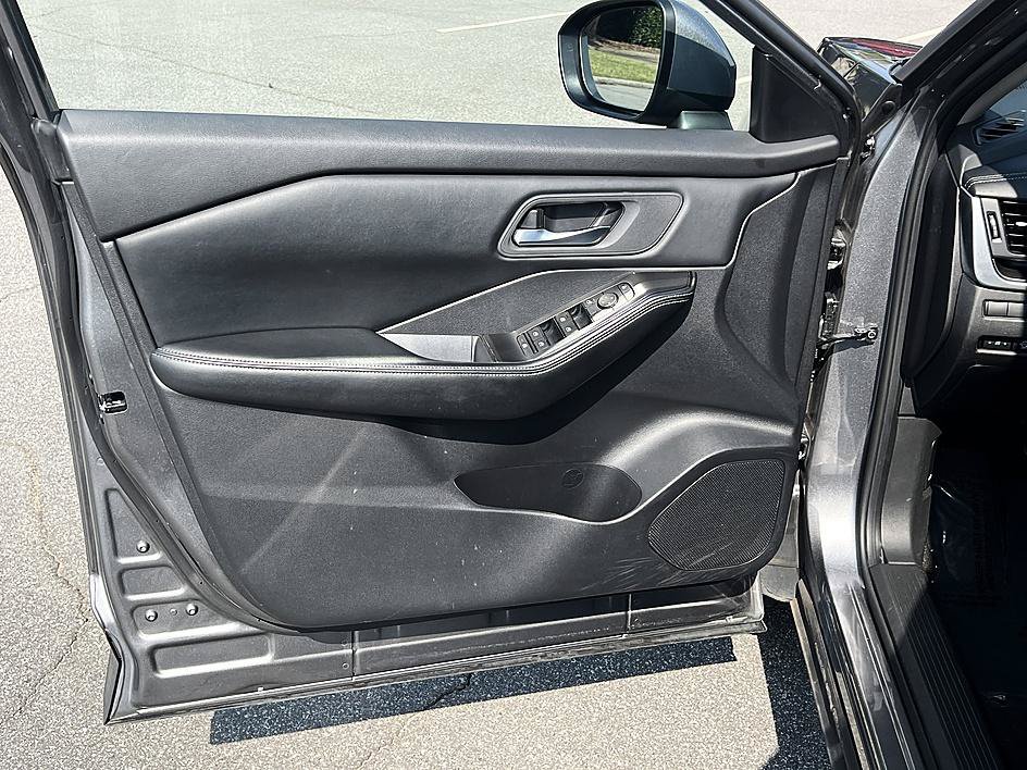 Certified 2025 Nissan Rogue SV FWD image 19