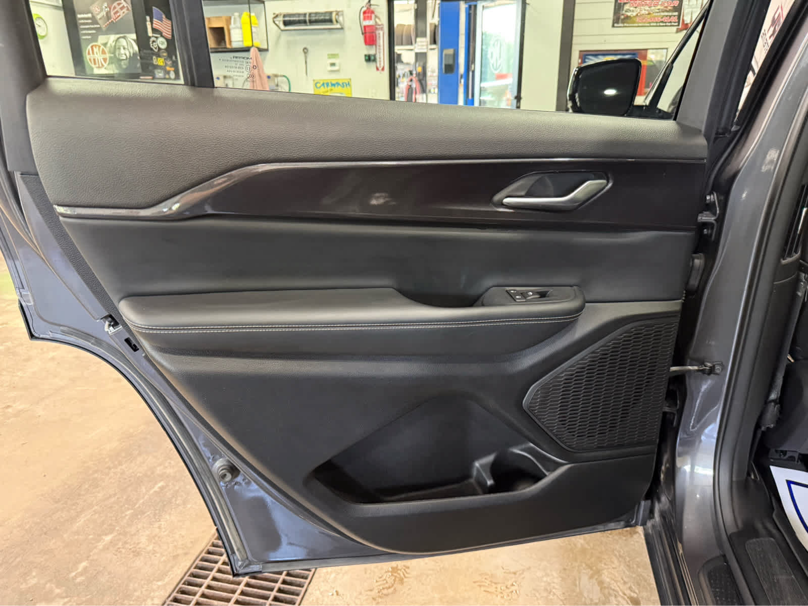 Used 2023 Jeep Grand Cherokee L Laredo AWD/4WD image 25
