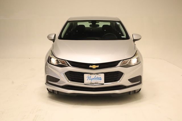 Used 2018 Chevrolet Cruze LT w/ Convenience Package FWD image 3