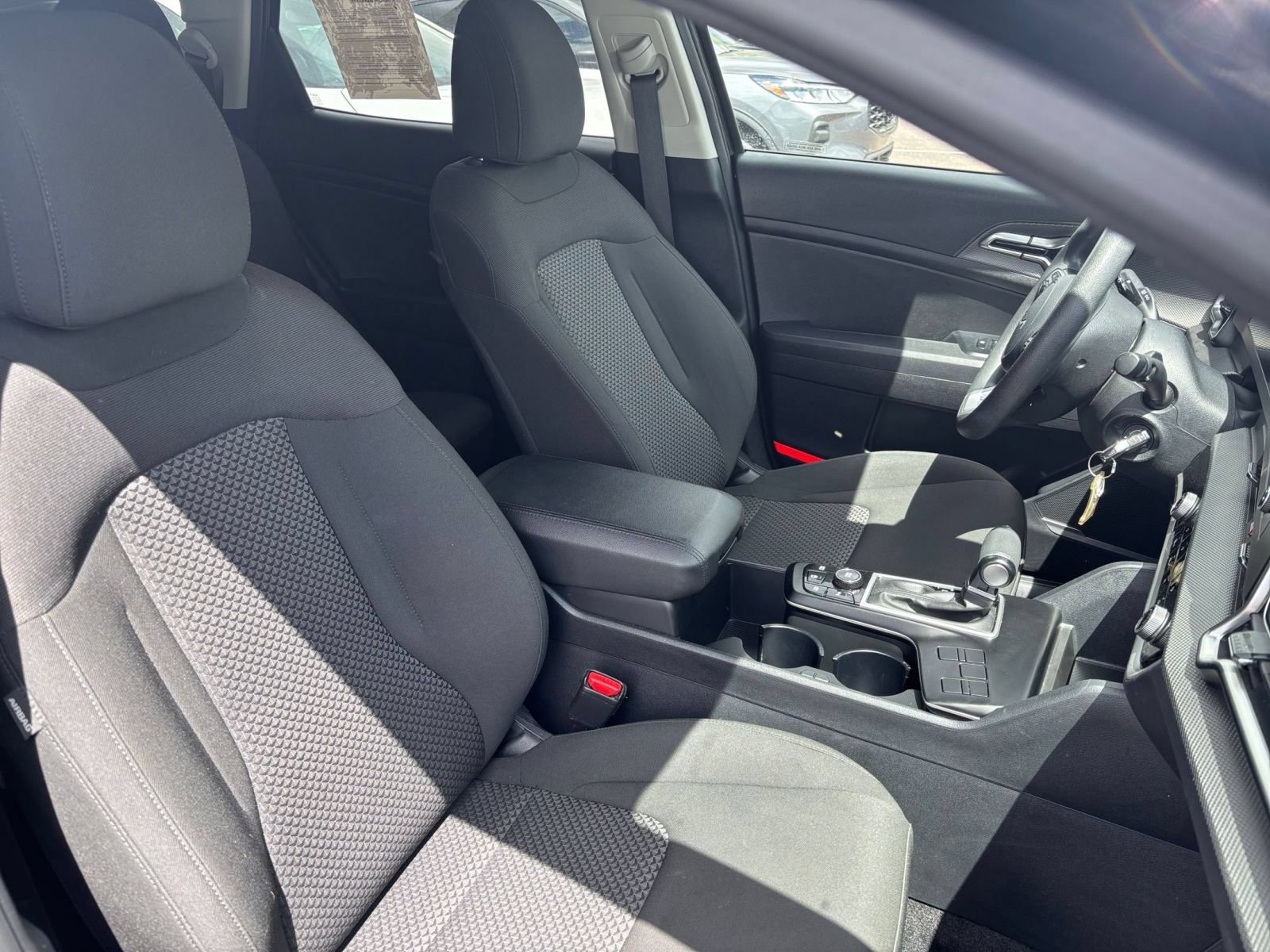 Used 2025 Kia Sportage LX FWD image 34
