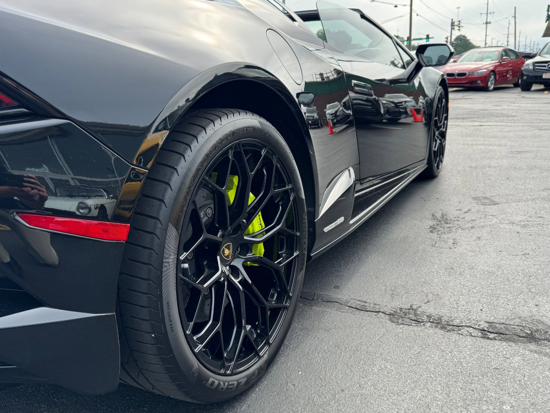 Used 2020 Lamborghini Huracan EVO image 32