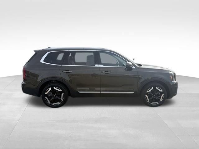 Used 2025 Kia Telluride S FWD image 9