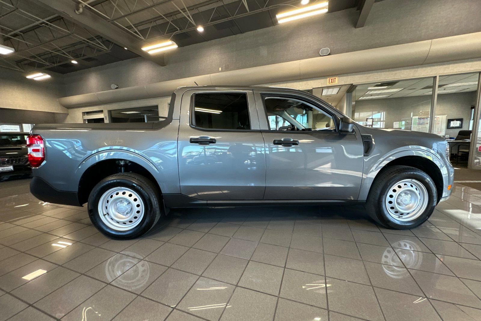 Used 2025 Ford Maverick XL w/ 4K Tow Package image 3