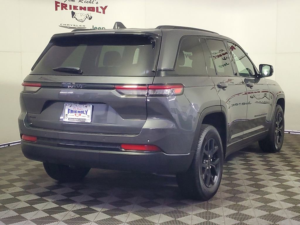 Used 2024 Jeep Grand Cherokee Altitude image 3