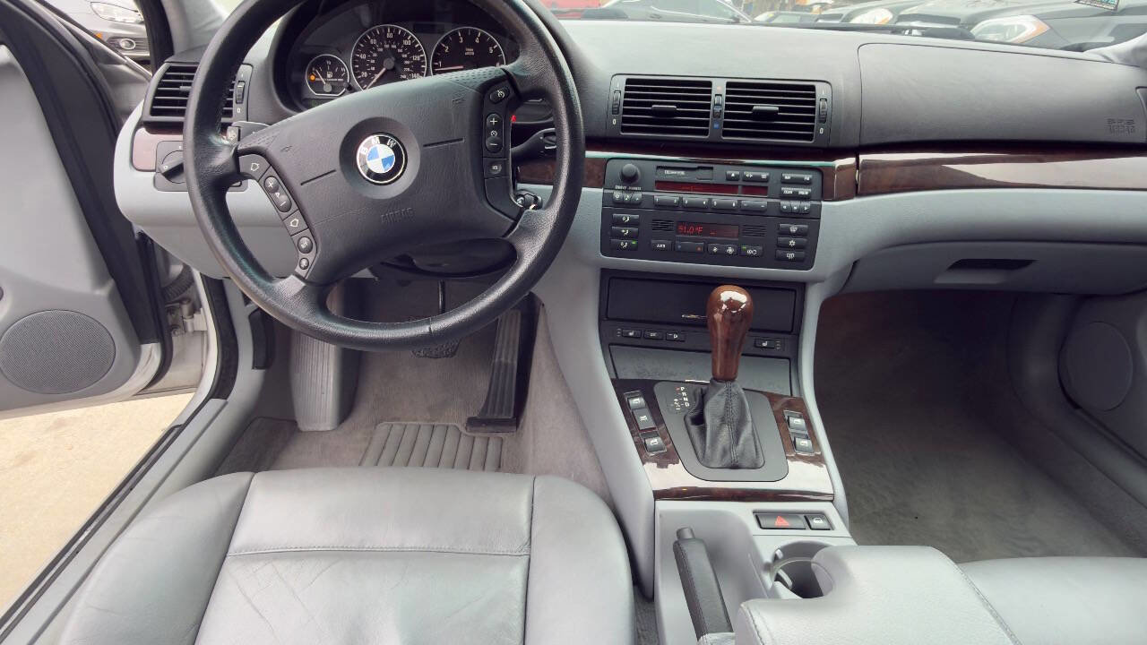 Used 2001 BMW 330i Sedan image 38