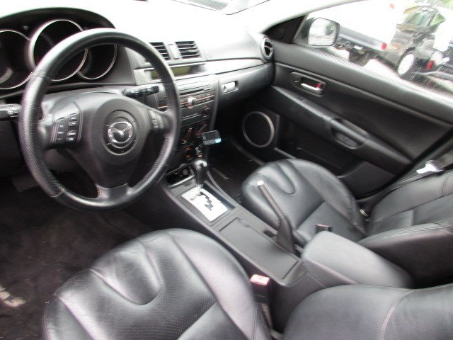 Used 2005 MAZDA MAZDA3 s w/ Moonroof & 6-CD Pkg FWD image 15
