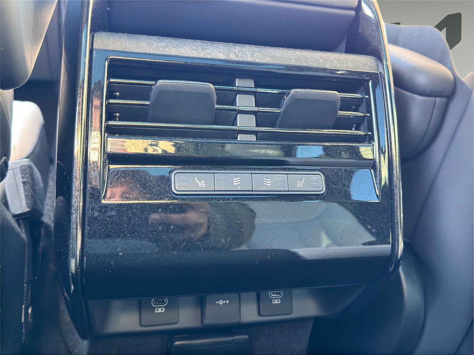 Used 2023 Land Rover Range Rover Sport SE Dynamic image 23