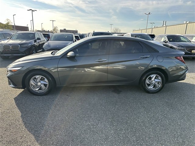 Used 2025 Hyundai Elantra SE image 8