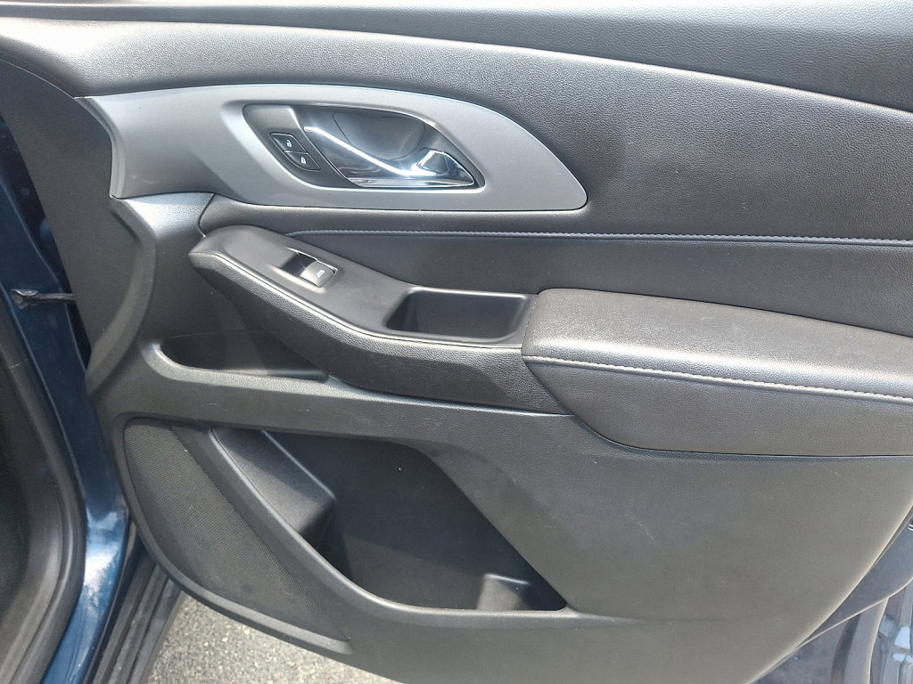 Used 2023 Chevrolet Traverse LT image 10