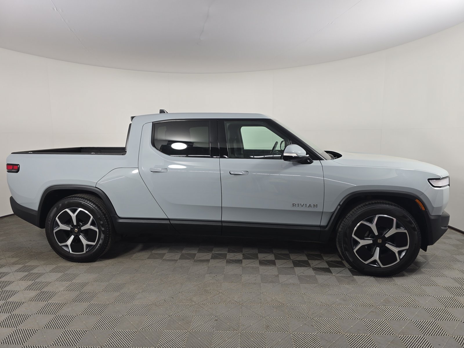 Used 2024 Rivian R1T Adventure Dual AWD/4WD image 6