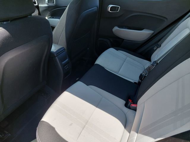 Used 2025 Hyundai Venue SEL FWD image 16