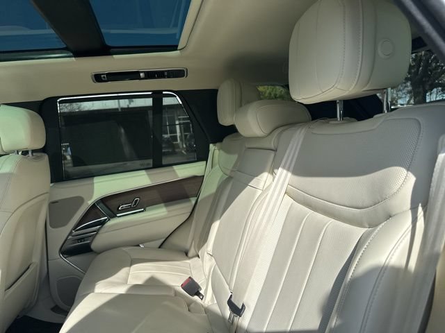 Used 2025 Land Rover Range Rover SE AWD/4WD image 24